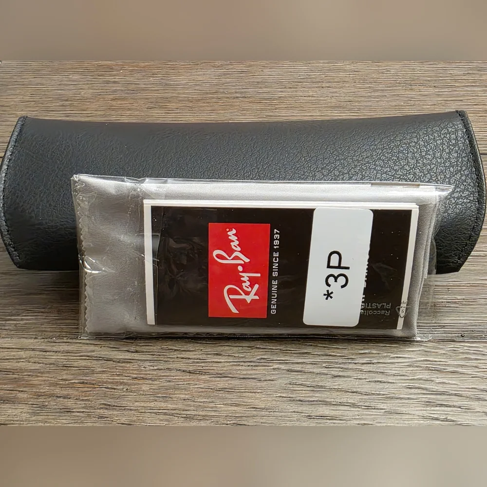 Ray-Ban Black Snap Closure Silver Seal Case with Cleaning Cloth - Picture 7 of 10